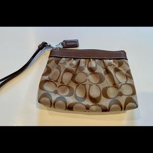 COACH SIGNATURE WRISTLET